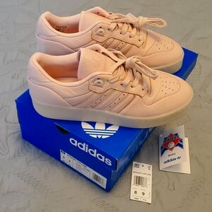 ADIDAS Rivalry Lux Low Show • Size: 9 Color: Sanpini / Ivory